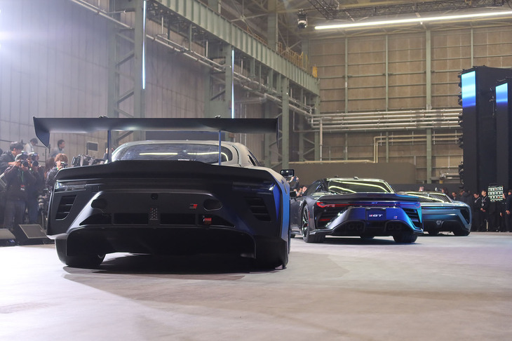 トヨタGR GT3（写真左手前）