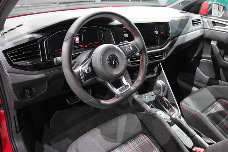 フォルクスワーゲン・ポロGTI（インテリア）