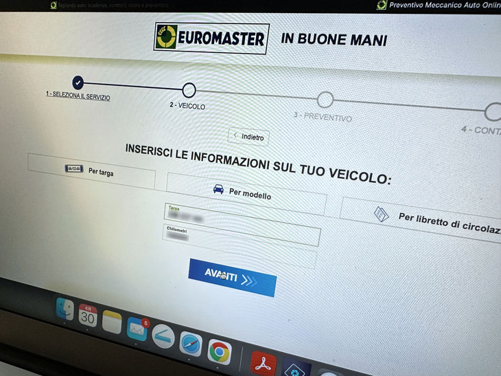 自動車整備チェーン、エウロマスター社の定期点検見積もりウェブサイト。ナンバーおよび走行距離など、わずかな情報を入力するだけで、あっという間に、自分のクルマのデータが表示される。