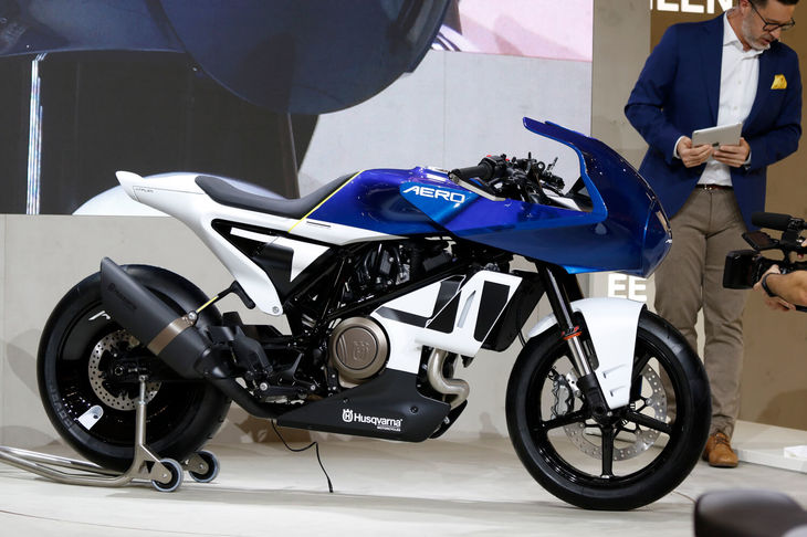 ハスクバーナのオンロードスポーツモデル「ヴィットピレン701」をベースにした「ヴィットピレン701エアロコンセプト」。昨年（2017年）もハスクバーナは、排気量373ccの単気筒ロードスポーツモデル「ヴィットピレン401」をベースにした同様のコンセプトモデル「ヴィットピレン401エアロコンセプト」を発表している。ハスクバーナはEICMAで発表したコンセプトモデルを次々に市販化していることから、この「ヴィットピレン701エアロコンセプト」の市販化も期待される。