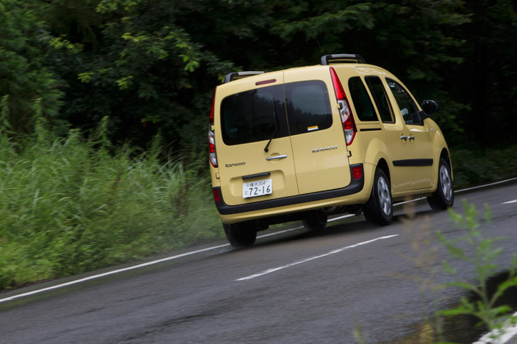 「ゼンEDC」の設定とともにその他のラインナップの見直しも図られ、「カングー」のグレード構成はゼンEDC、「ゼン6MT」「ゼンAT」「アクティフ6MT」の4種類となった。