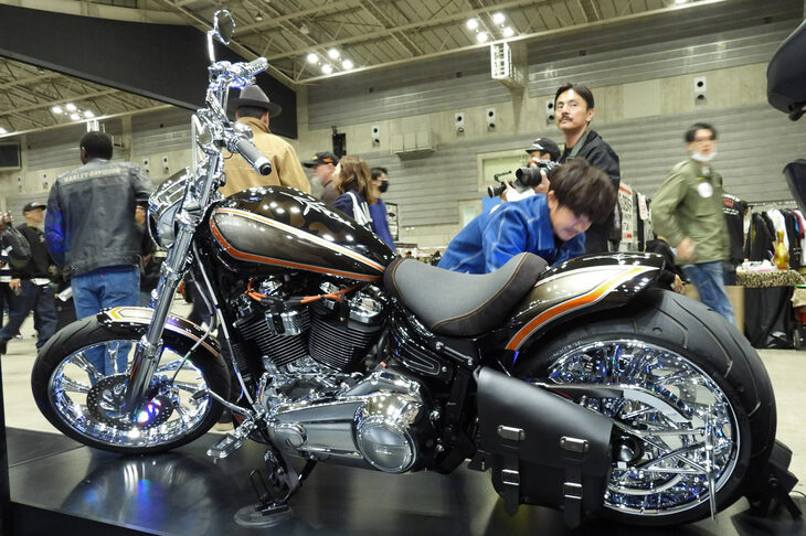 ハーレーダビッドソン南大阪の手になる2022年式「ハーレーダビッドソン・ブレイクアウト」。