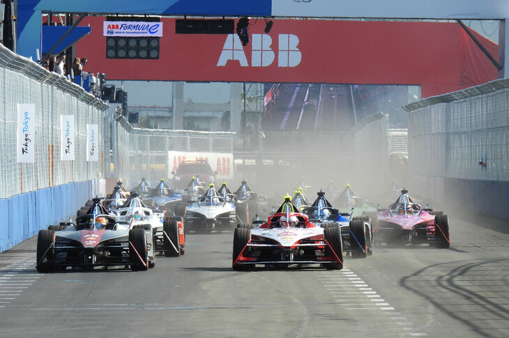 13時4分、いよいよ決勝がスタート。決勝は33周＋αの短期決戦！