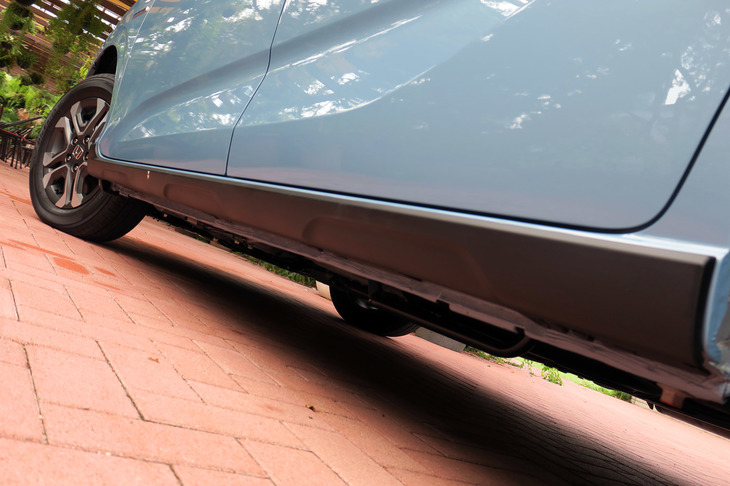 ホンダ・フリード ハイブリッド クロスター（4WD）（サイドシル）