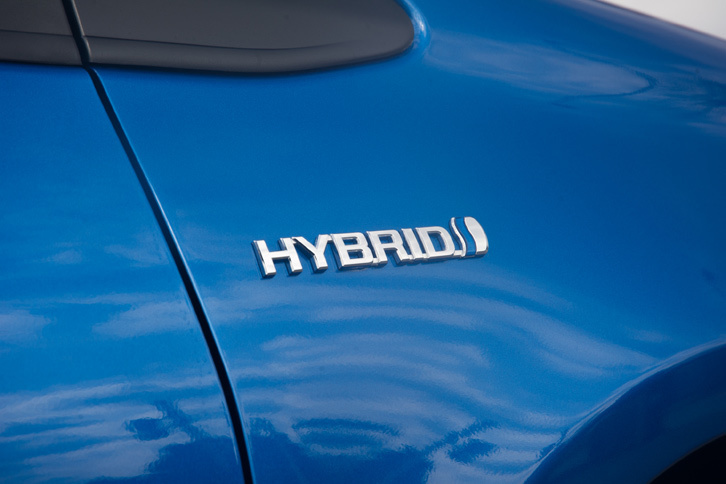 今回の大幅改良では、日本仕様の「ヴィッツ」として初めてハイブリッドモデルが設定された。