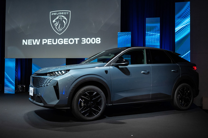 プジョー3008（フロントビュー）