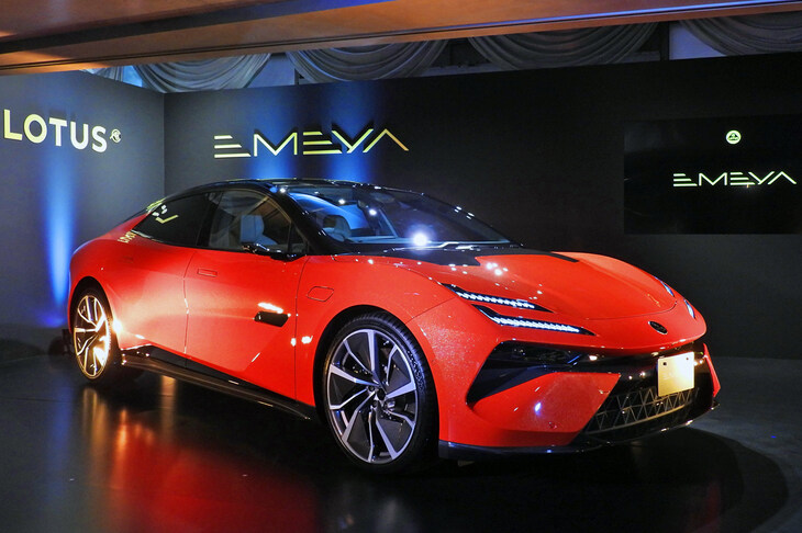 「エレトレ」に続いてローンチされたロータスの新型車「エメヤ」もフルEV。「4ドア・ハイパーGT」を標榜（ひょうぼう）する。
