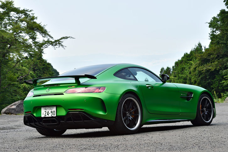 ボディーカラーは全10色。テスト車の「グリーンヘルマグノ」は「GT R」のみに設定される111万2000円の有償色となる。