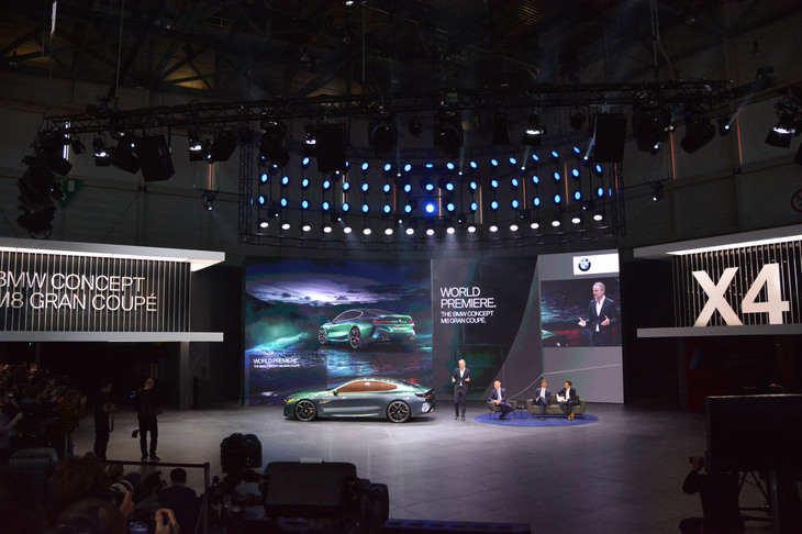 BMWのプレスカンファレンスの様子。