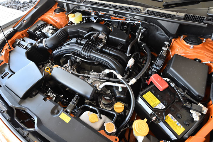エンジンは2リッター（写真）と1.6リッターの水平対向4気筒。いずれも自然吸気で、それぞれ154psと115psを発生する。