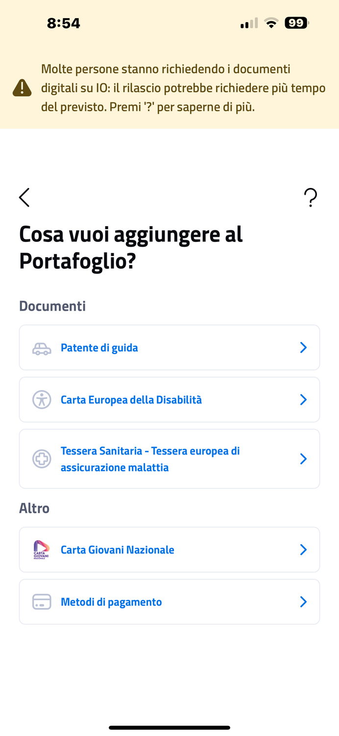 政府系アプリ「アップ・イオ」の各種証明書デジタル化選択画面。（上から）運転免許証、身障者手帳、健康保険証が選べるようになっている。