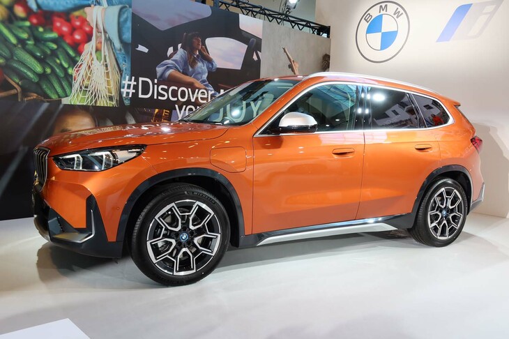 BMW iX1 xDrive30 xライン