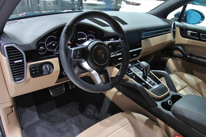 ポルシェ・カイエン（インテリア）