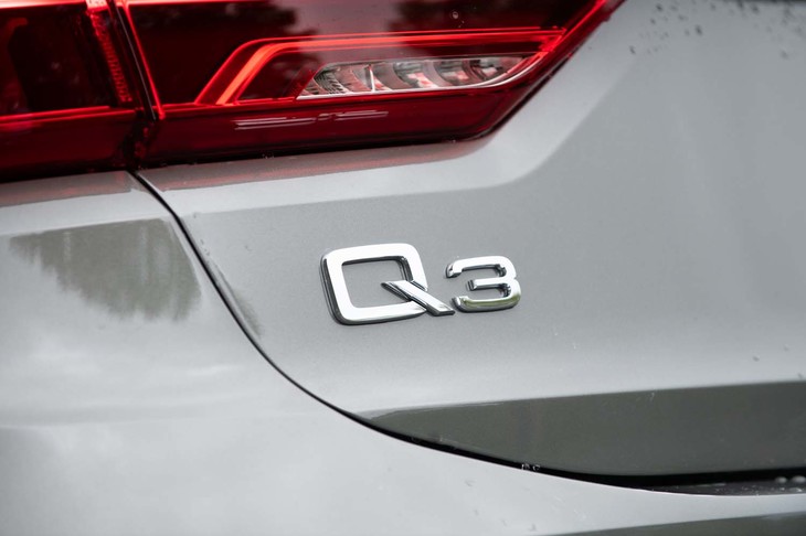 アウディQ3スポーツバック35 TFSI Sライン