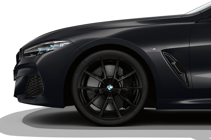 ブラックの「Mライトアロイホイール728M」は20インチサイズ。