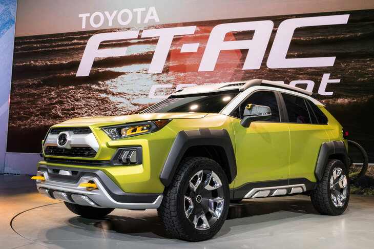 2017年のロサンゼルスショーで発表された「FT-ACコンセプト」。当初から「これが新型『RAV4』になるのでは？」とウワサされていたコンセプトモデルだ。