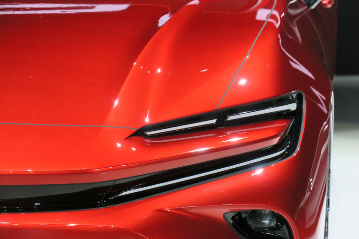 トヨタ・クラウン スポーツ（ヘッドランプ）