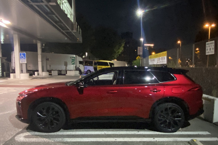 「クラウン エステート」のボディーサイズは全長×全幅×全高＝4930×1880×1625mmで、ホイールベースは2850mm。堂々たるサイズ感だ。北米では「クラウン シグニア」の名で販売されている。