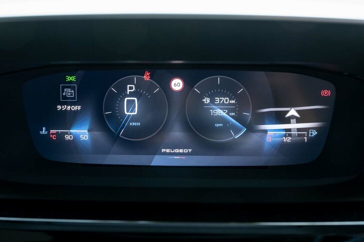 液晶式メーターのサイズは10インチ。3D表示に切り替えることもできる。