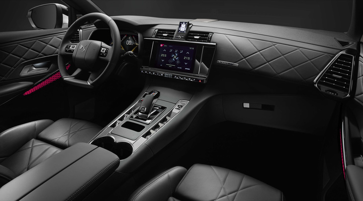 フランスのモダニズムを表現した「リヴォリ」仕様のインテリア。上級グレード「グランシック」の標準内装となる。