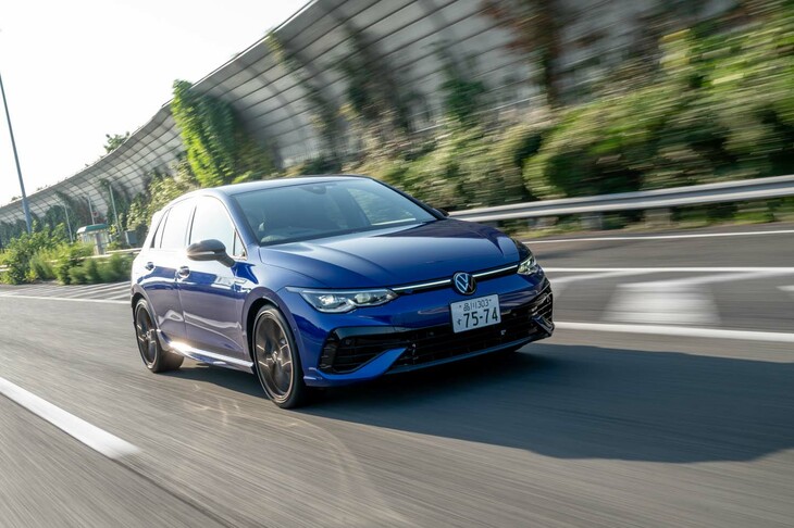 統合ドライブモードセレクト機能「DCC」を標準装備。スタンダードな「ゴルフR」では19インチタイヤ＆ホイールとセットで22万円のオプションとなっている。