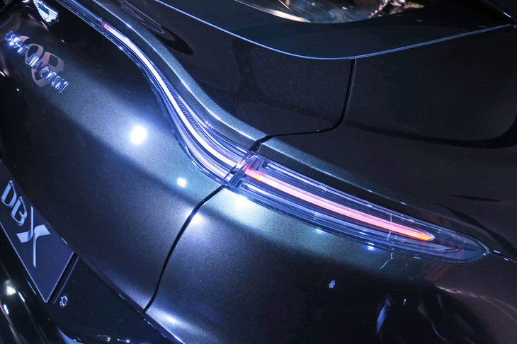 アストンマーティンDBX（リアコンビランプ）