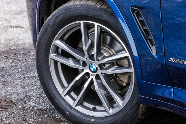 試乗車のタイヤサイズは245/50R19。「ヨコハマ・アドバン スポーツZ・P・S」を履いていた。