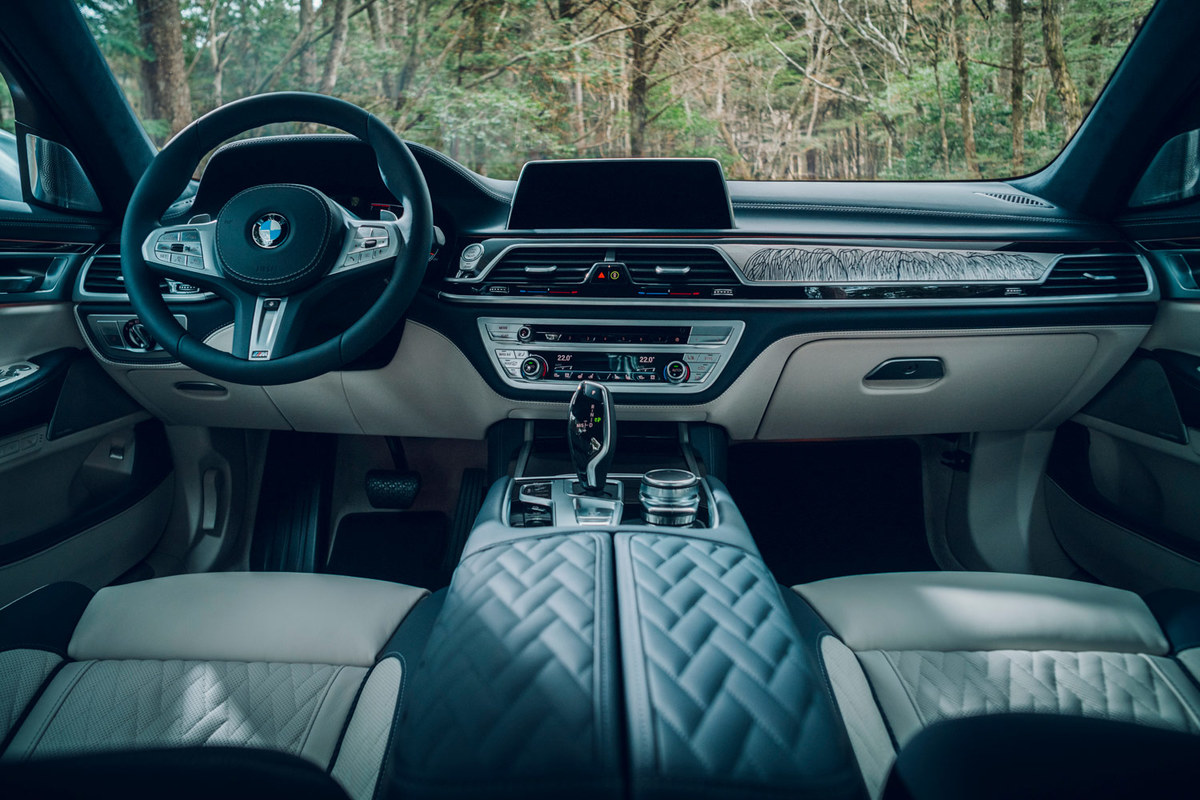BMW　7シリーズ　ボールペン　インパネウッド素材　銀メッキ　希少 BMW 7シリーズ ボールペン インパネウッド素材 銀メッキ 希少