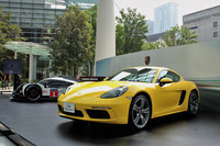 ポルシェが「718ケイマン」を日本で初公開