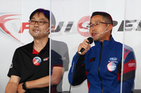 トークショー「いっしょにいいクルマつくろう！」より、スバルの井上氏（右）とTOYOTA GAZOO Racingの末沢氏（左）。