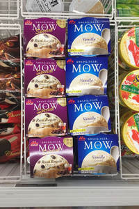 セブンーイレブンで大量に売られていた「MOW」。