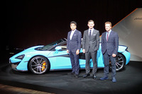 左からマクラーレン・オートモーティブ・アジア日本支社代表の正本嘉宏氏、マクラーレン・オートモーティブ・アジア マネージング・ディレクターのジョージ・ビッグス氏、マクラーレン・オートモーティブ デザイン・オペレーションズ・ヘッドのマーク・ロバーツ氏。