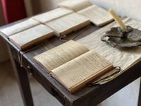 旅籠屋時代の帳簿が残る。