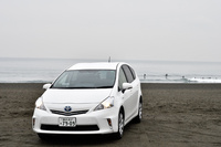 CN-F1Dを搭載したデモカーは「トヨタ・プリウスα」。