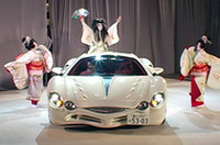 光岡の“ファッションスーパーカー”「大蛇（オロチ）」発表