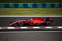 前戦ドイツGPを20番手から2位で終えたフェラーリのベッテル（写真）。跳ね馬が得意とするストレートが短いハンガリーのコースでは、レッドブル、メルセデスに勝負を挑めず、予選では5位につけるのがやっと。レースでは最初のスティントをミディアムタイヤで長く走り、ソフトタイヤにつなぐ1ストップ作戦を敢行。終盤にチームメイトのルクレールを抜き3位に上がるも、トップのハミルトンとは最終的に61秒ものギャップができていた。ルクレールは4位だった。（Photo=Ferrari）