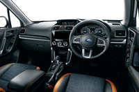 「フォレスターX-BREAKカラーアクセント仕様」のインテリア。随所にオレンジステッチのアクセントが施される。