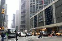 ヒルトンなどといった高級ホテルの周辺でも、ロールス・ロイスやベントレーなどの姿は稀（まれ）だ。