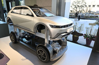 「アイオニック5」が使うe-GMPプラットフォームのミニチュアモデル。