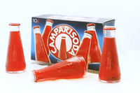 フォルトゥナート・デペーロがデザインした「カンパリソーダ」の瓶。