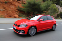 外観では「GTI」おなじみのハニカムグリルや、リップスポイラー一体型のフォグランプ付きフロントバンパー、赤くペイントされたブレーキキャリパー、各所に施された「GTI」のエンブレムなどにより、他のグレードとの差別化が図られている。