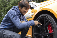 山野：これだけ開口部の大きなホイールは珍しいですね。軽量化は走りにまつわるすべての要素に影響を与えます。