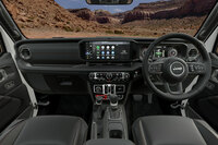 「ジープ・ラングラー」にミリタリーカラーの2ドアモデル登場　150台を限定販売の画像