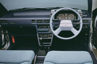 2代目「ジェミニ」のインストゥルメントパネルまわり。写真は「1500 3ドアHBC/C」のもの。