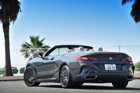 日本仕様の「8シリーズ カブリオレ」のスリーサイズ（全長、全幅、全高）は、クーペモデルと変わらない。