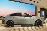 第2世代となる「2シリーズ グランクーペ」のサイドビュー。ボディーサイズは全長×全幅×全高＝4550×1800×1435mmで、先代に対して2cmほど長くなった。ホイールベースは2670mmで、先代の値と同一。