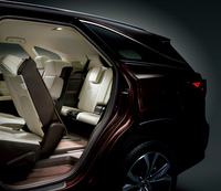 「レクサスRX」に3列7人乗りの「450hL」が登場の画像