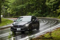 パワーユニットは最高出力145PSの2リッター4気筒自然吸気エンジンに同13.6PSのモーターを組み合わせた「e-BOXER」。「クロストレック」とは異なり非e-BOXERの純エンジン車も選べる。