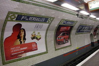 パルク・デゼクスポジシォン駅。ショー期間中、ダッジがホームを占拠！