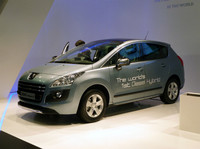 「プジョー3008ハイブリッド4」